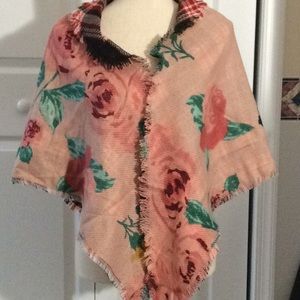 Candies Rose/Buffalo Plaid Triangle Scarf